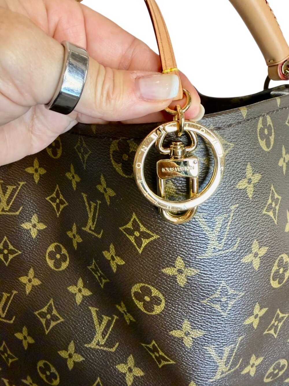 Louis Vuitton Artsy Handbag Monogram Canvas MM Bag - Picture 6 of 15